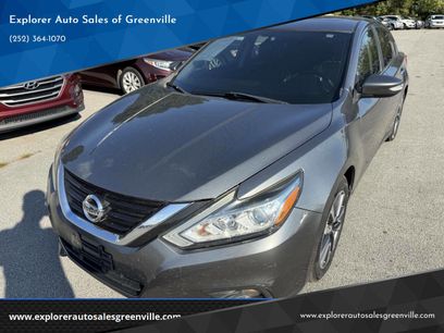 Used 2017 Nissan Altima 2.5 SL w/ Moonroof Package
