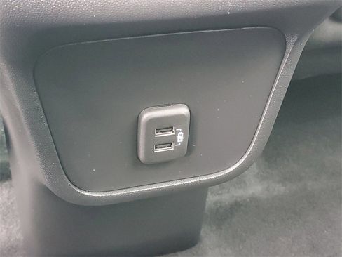 Used 2023 GMC Terrain SLE w/ Driver Convenience Package image 13