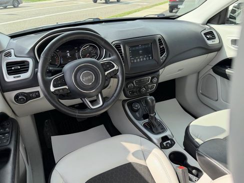 Used 2018 Jeep Compass Latitude w/ Popular Equipment Group AWD/4WD image 12