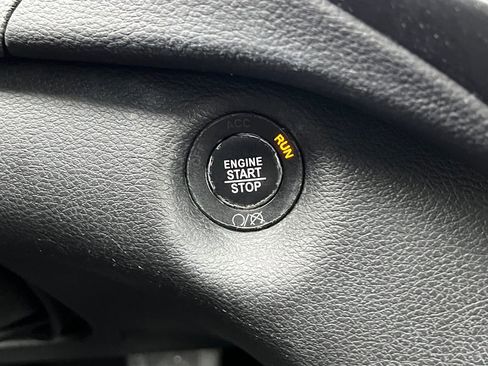 Used 2019 Jeep Cherokee Limited image 30