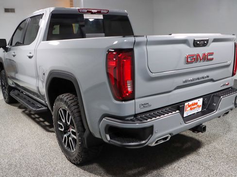 Used 2024 GMC Sierra 1500 AT4 w/ Technology Package AWD/4WD image 10