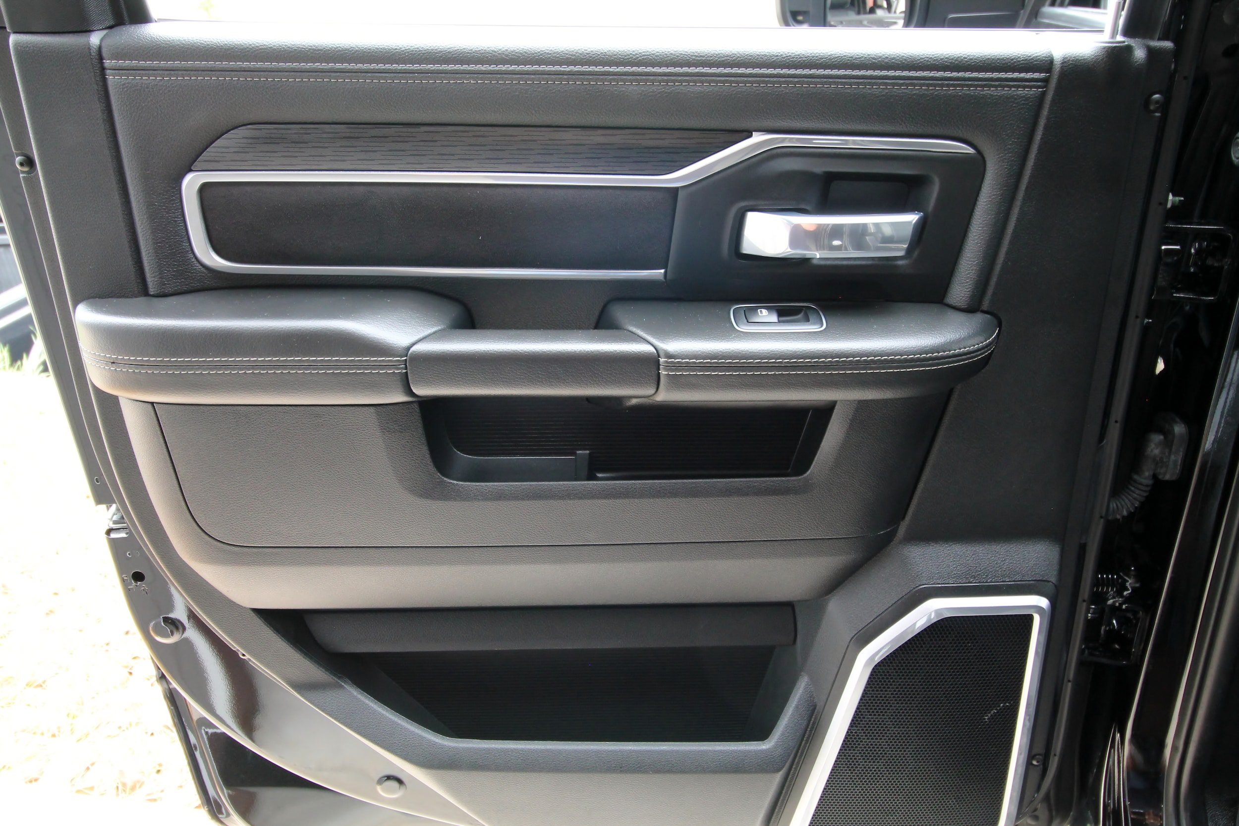 Used 2024 RAM 3500 Laramie w/ Night Edition AWD/4WD image 46