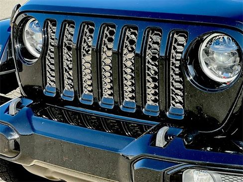 Used 2023 Jeep Gladiator Overland image 16