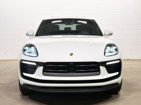 Used 2025 Porsche Macan image 9