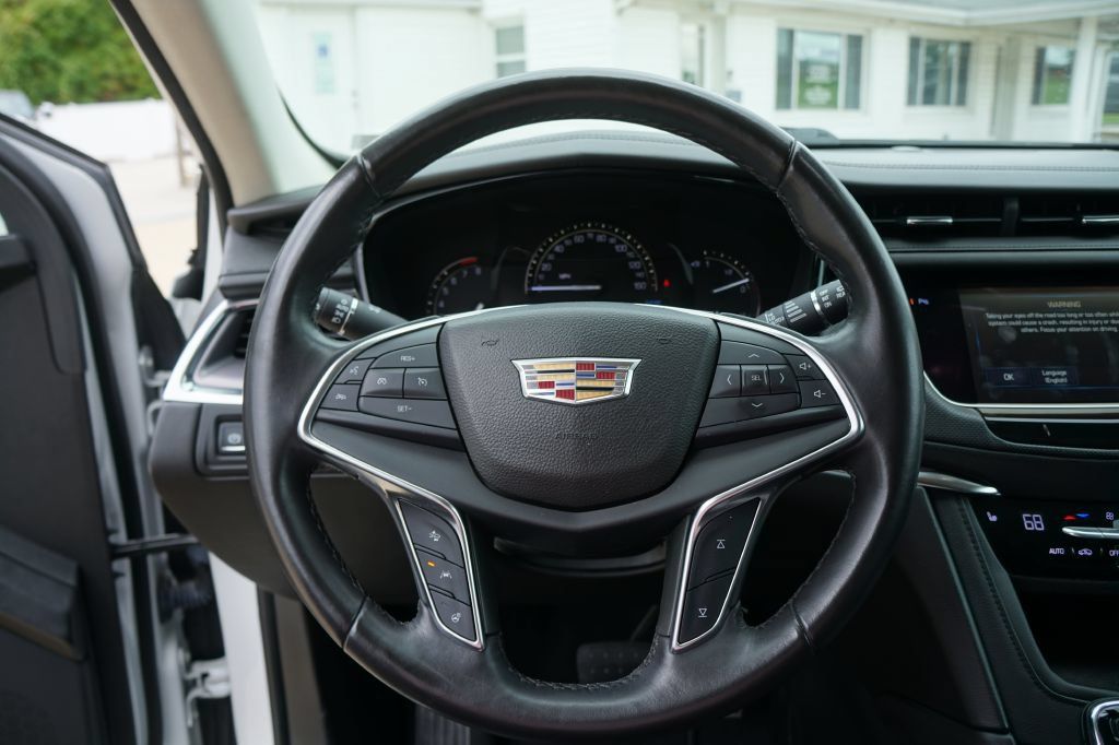 Used 2017 Cadillac XT5 Luxury w/ Driver Awareness Package FWD image 7
