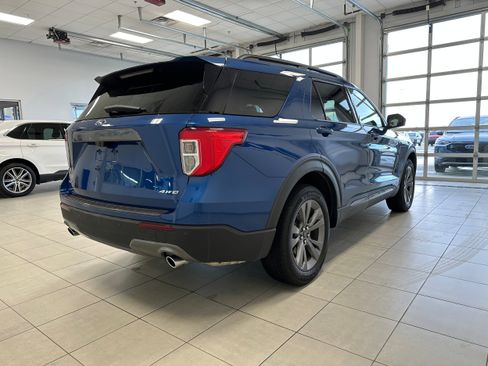 Used 2022 Ford Explorer XLT w/ Equipment Group 202A image 5