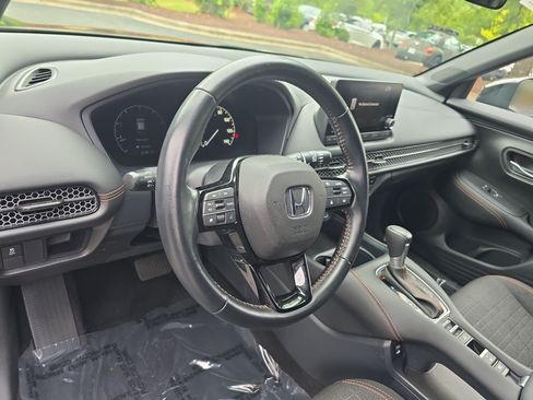 Used 2025 Honda HR-V Sport image 15