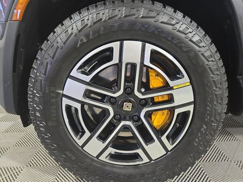 Used 2022 Rivian R1S Launch Edition image 9