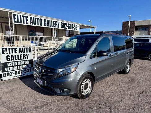 Used 2022 Mercedes-Benz Metris Passenger image 1