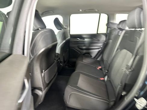 Used 2023 Jeep Grand Cherokee Laredo w/ Luxury Tech Group I AWD/4WD image 25