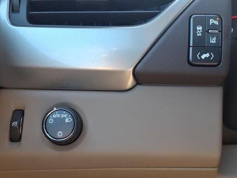 Used 2015 Chevrolet Suburban LT RWD image 20