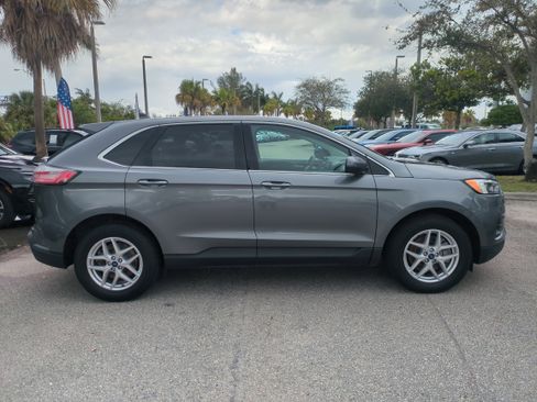 Used 2022 Ford Edge SEL image 4