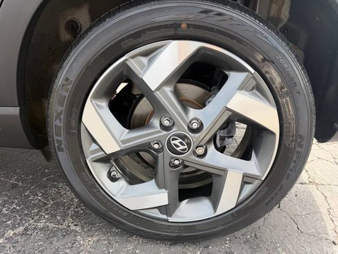 Used 2024 Hyundai Venue SEL FWD image 21