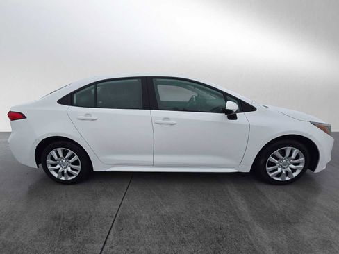 Used 2022 Toyota Corolla LE FWD image 2