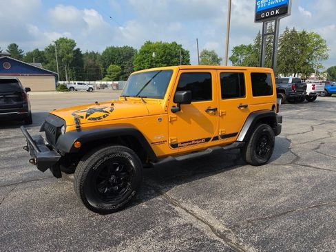 Used 2012 Jeep Wrangler Unlimited Sahara w/ Dual Top Group AWD/4WD image 3