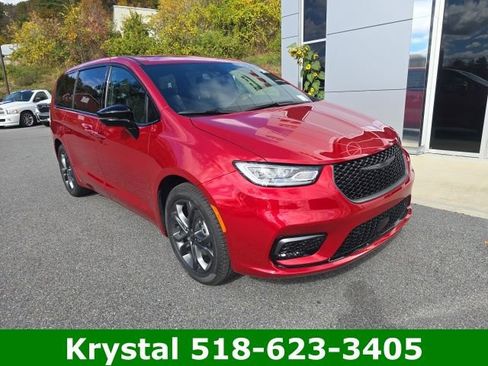 New 2026 Chrysler Pacifica Select image 1