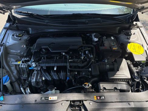 Used 2025 Hyundai Elantra Limited FWD image 25