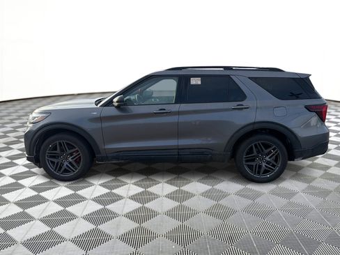 Used 2025 Ford Explorer ST-Line w/ ST-Line Street Pack image 2