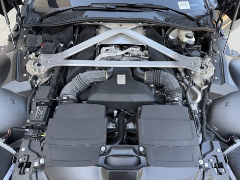 Used 2023 Aston Martin V8 Vantage Roadster RWD image 19