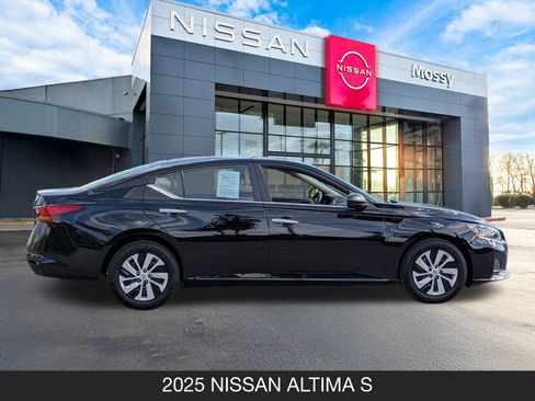 Certified 2025 Nissan Altima 2.5 S image 6