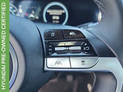 Certified 2025 Hyundai Elantra Limited image 17