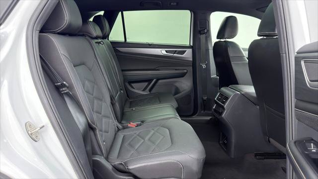 Used 2024 Volkswagen Atlas Cross Sport SE FWD image 19