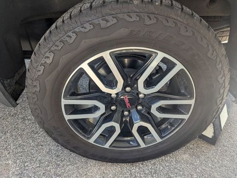 Used 2025 GMC Sierra 1500 AT4 w/ Technology Package AWD/4WD image 8