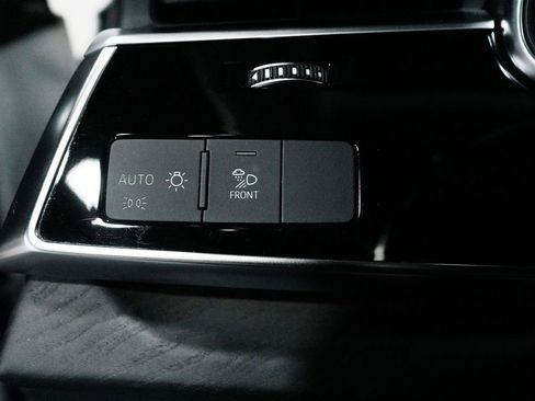Used 2023 Audi Q8 Premium Plus w/ Premium Plus Package AWD/4WD image 22