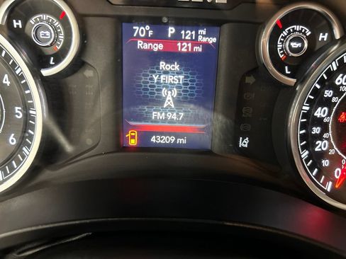 Used 2023 RAM 1500 Big Horn AWD/4WD image 18