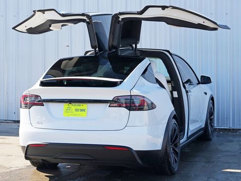 Used 2022 Tesla Model X image 57