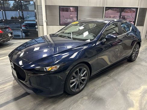 Used 2019 MAZDA MAZDA3 AWD Hatchback w/ Preferred Pkg image 31
