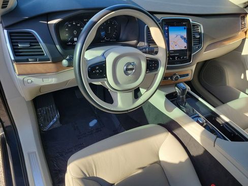 Used 2022 Volvo XC90 T6 Momentum w/ Protection Package image 21