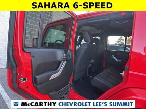 Used 2018 Jeep Wrangler Unlimited Sahara w/ Dual Top Group image 27