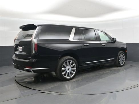 Used 2021 Cadillac Escalade ESV Premium Luxury Platinum image 3