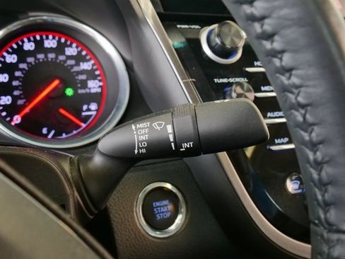 Used 2020 Toyota Camry XSE image 27