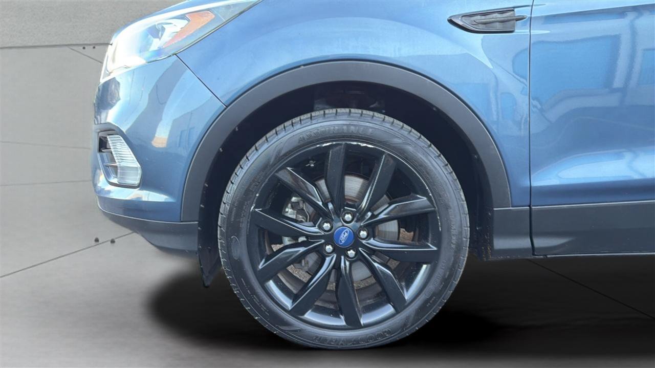 Used 2018 Ford Escape SE w/ SE Sport Appearance Package AWD/4WD image 32