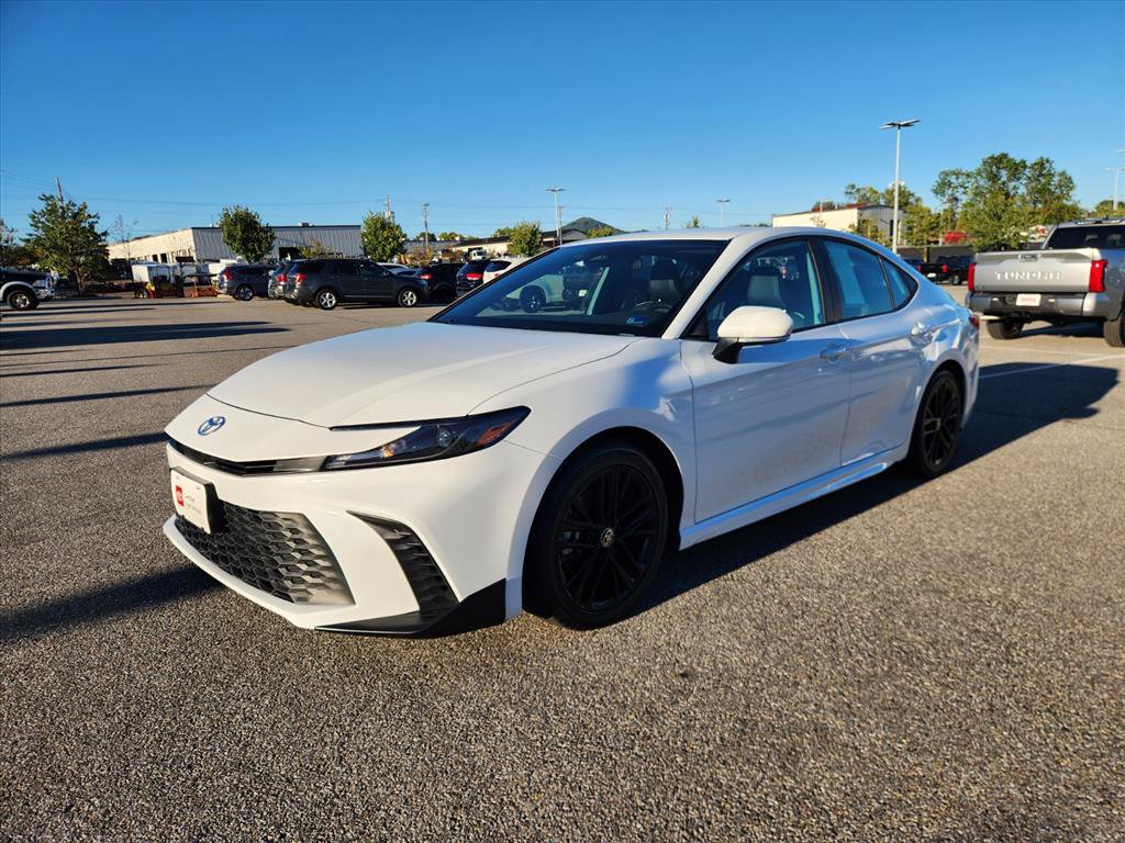 Certified 2025 Toyota Camry SE FWD image 9
