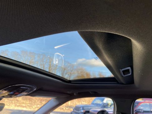 New 2025 Jeep Grand Cherokee Laredo image 9