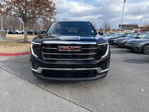 Used 2024 GMC Acadia Elevation image 2