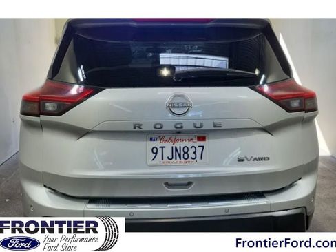 Used 2024 Nissan Rogue SV w/ SV Premium Package image 3