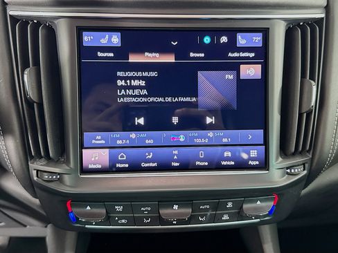 Used 2021 Maserati Levante image 17