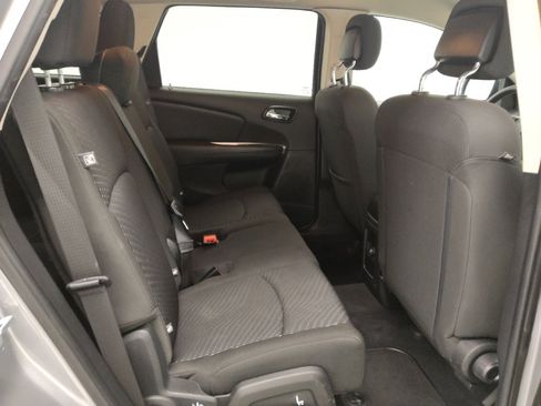 Used 2018 Dodge Journey SE image 19