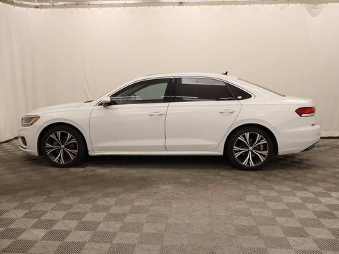 Used 2021 Volkswagen Passat 2.0T SE FWD image 2