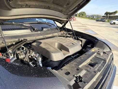 Used 2024 Land Rover Defender 110 S image 14