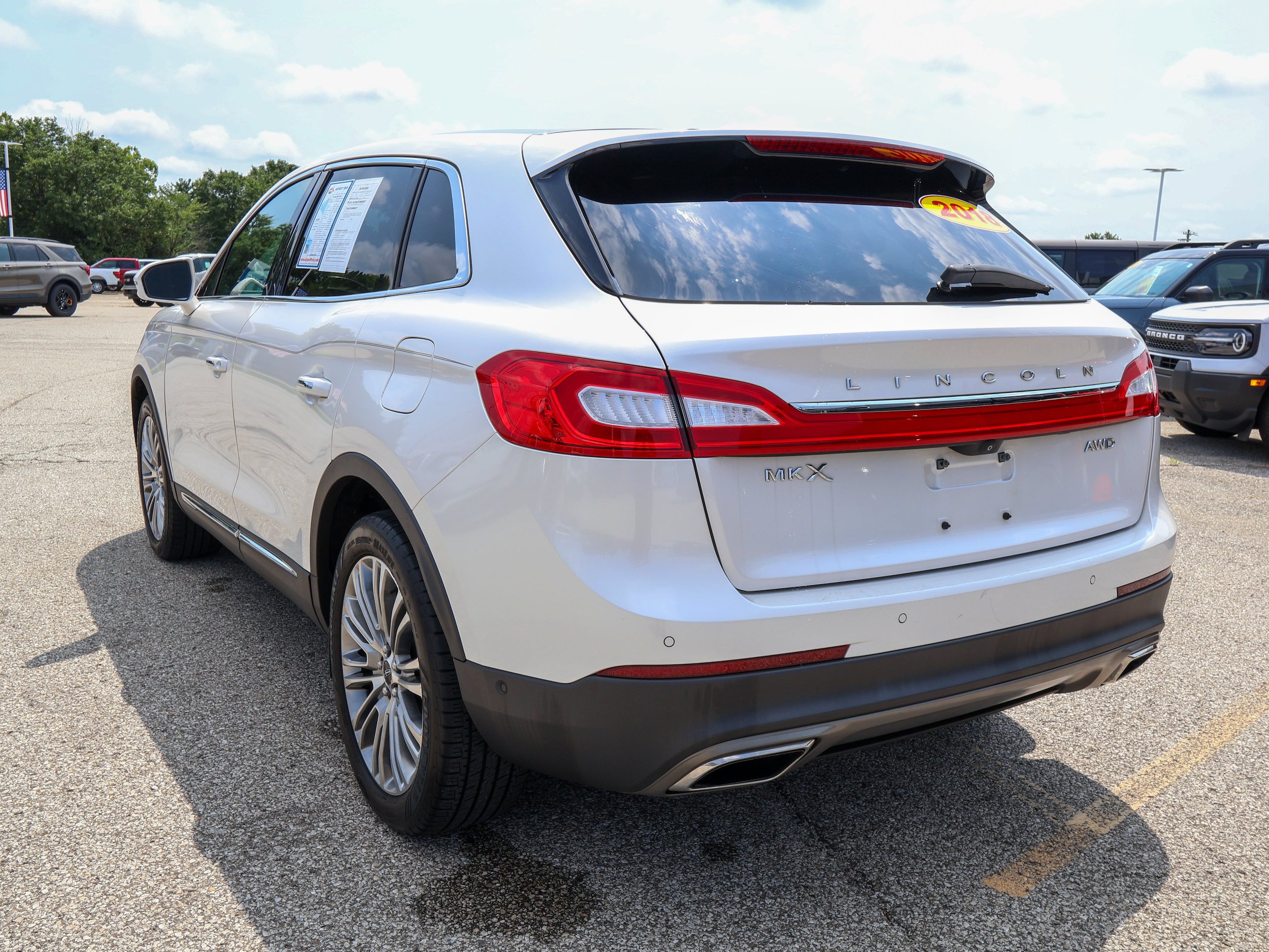 Used 2018 Lincoln MKX Reserve AWD/4WD image 3