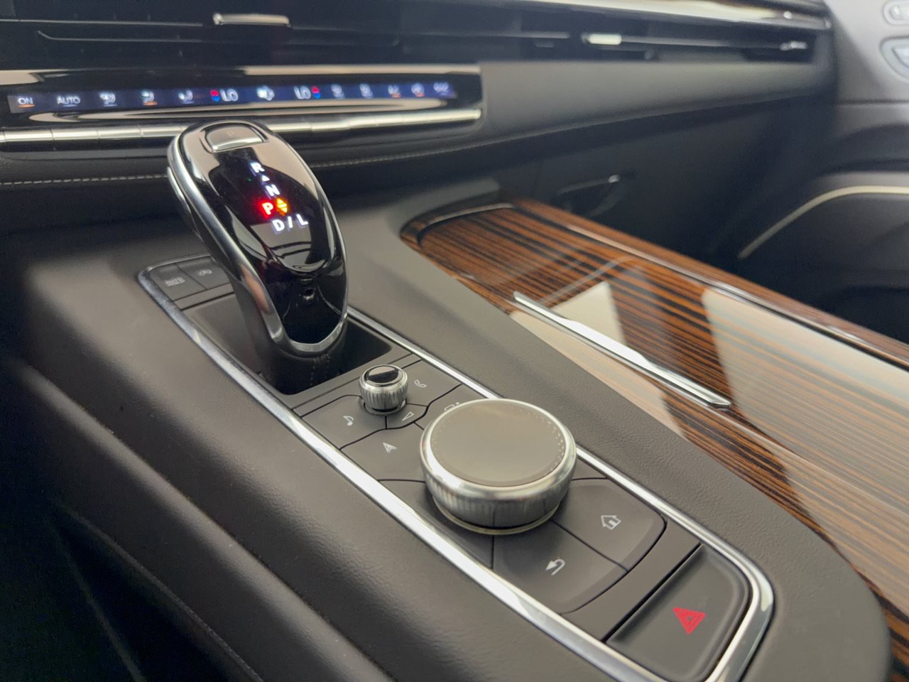 Used 2023 Cadillac Escalade ESV Premium Luxury AWD/4WD image 24