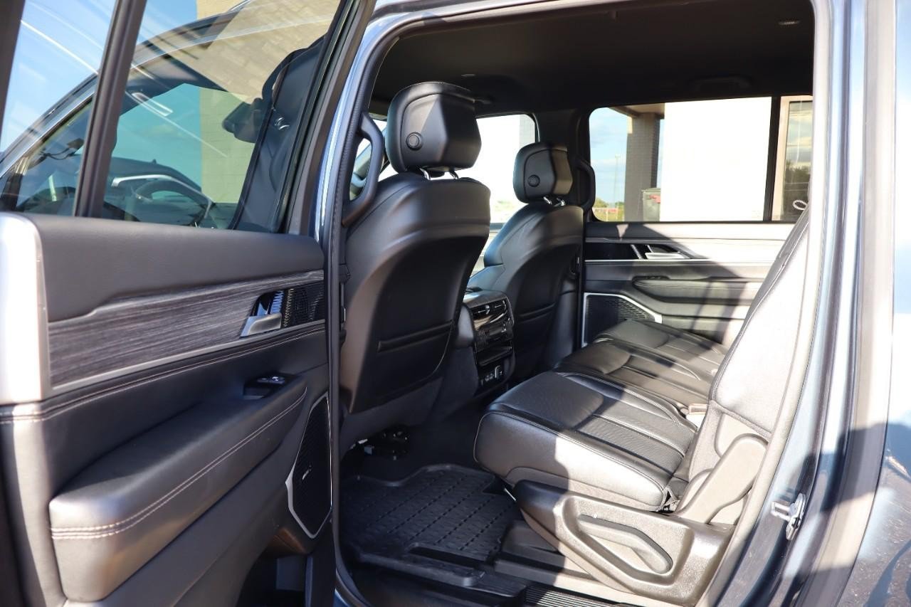 Used 2024 Jeep Wagoneer L Series II w/ Flexible Seating Group AWD/4WD image 25