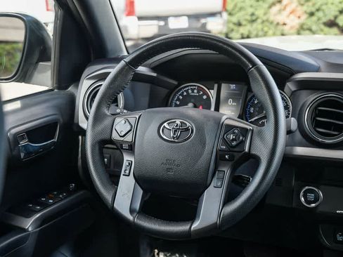 Used 2023 Toyota Tacoma TRD Off-Road w/ Technology Package RWD image 12