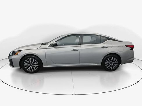 Used 2024 Nissan Altima 2.5 SV image 6