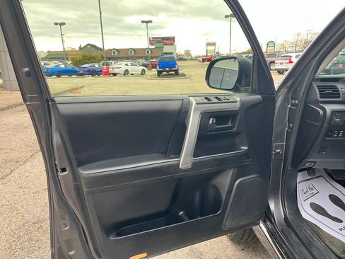 Used 2013 Toyota 4Runner Limited image 11